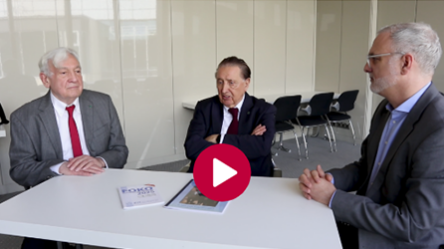 Vorschaubild mit San.-Rat. Dr. med. Armin Malter, Dr. Werner Harlfinger und Dr. Wolfram Malter. Alle drei sitzen nebeneinander an einem Tisch und blicken freundlich in die Kamera. Der Hintergrund ist neutral und professionell.